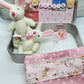 🥚【1º en Semana Santa】🐰 Mini Peluche de Conejito en Lata – Regalo Divertido y Encantador para Pascua 🎁✨