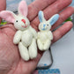 🥚【1º en Semana Santa】🐰 Mini Peluche de Conejito en Lata – Regalo Divertido y Encantador para Pascua 🎁✨