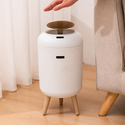 ¡Higiene sin esfuerzo, estilo sin compromisos: un cubo de basura que combina tecnología, elegancia y practicidad para tu hogar! 👆