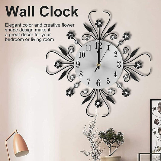 ¿Paredes vacías y relojes aburridos? Este diseño floral con strass lo cambia todo. 🌸✨