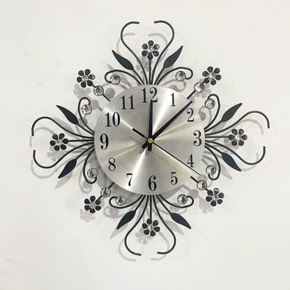 ¿Paredes vacías y relojes aburridos? Este diseño floral con strass lo cambia todo. 🌸✨