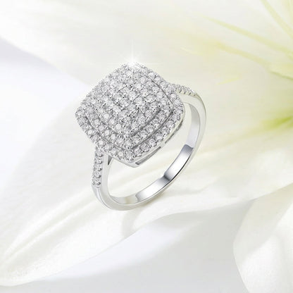 ¿Anillos que pierden su brillo? Cientos de piedras en micropavé, luz desde todos los ángulos. 💎✨
