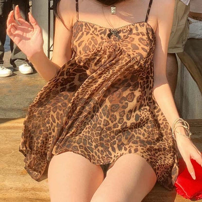 Camiseta con estampado de leopardo de la mujer