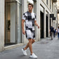 Conjunto de pantalones cortos y camiseta con estampado abstracto para hombres