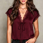 Camiseta de encaje de manga corta con cuello en V para mujer