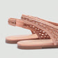 👡🌸 Sandalias Tejidas con Tira Trasera para Mujer – ¡50% DESCUENTO! Detalle tejido chic, elegante tira trasera, suela plana cómoda – perfectas para el trabajo y el fin de semana. 🔥✨