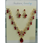 Conjunto de Collar y Aretes con Colgante de Lágrima Brillante